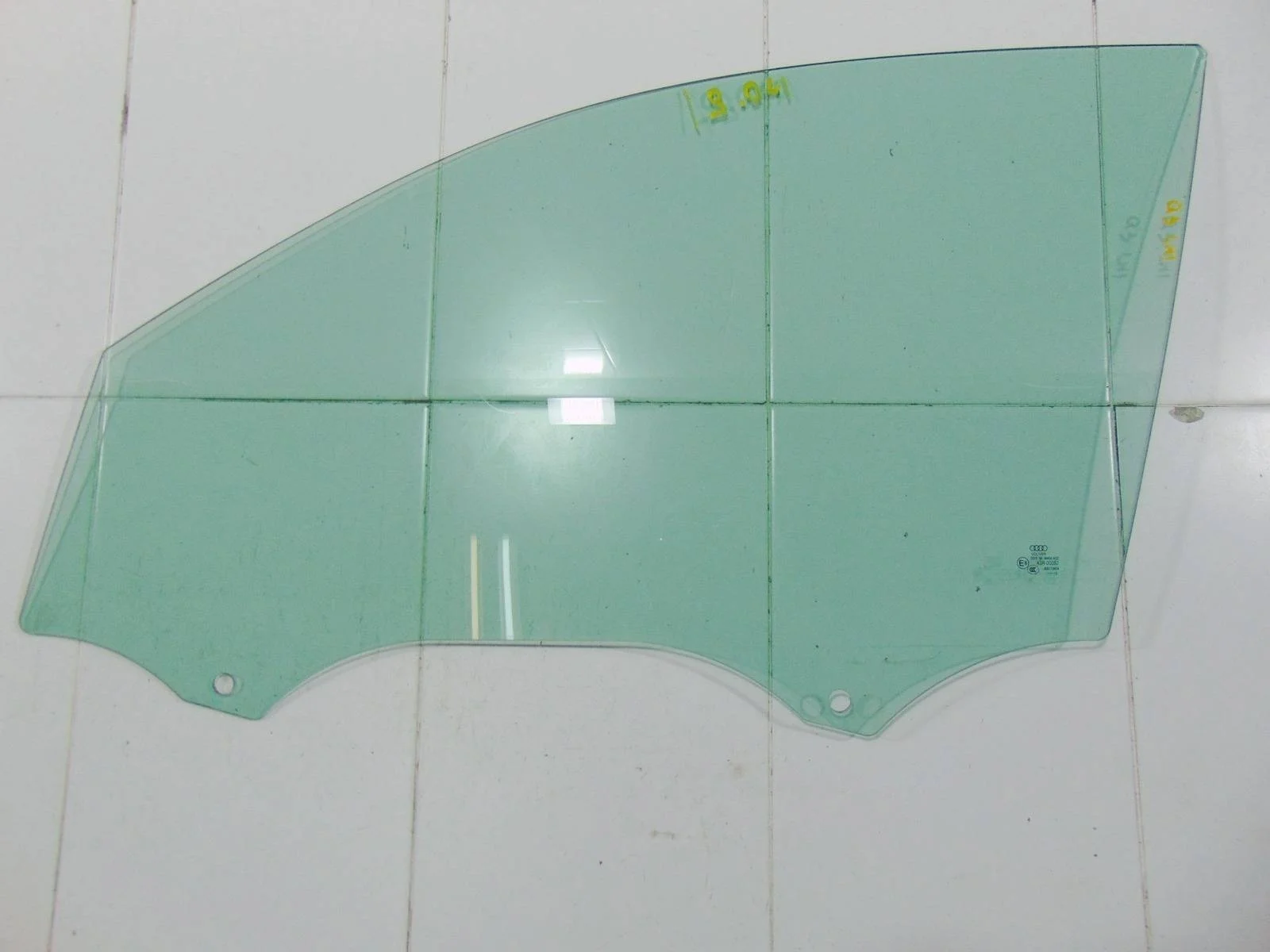 Стекло двери Audi Q3 8U0845201 8UB, переднее левое