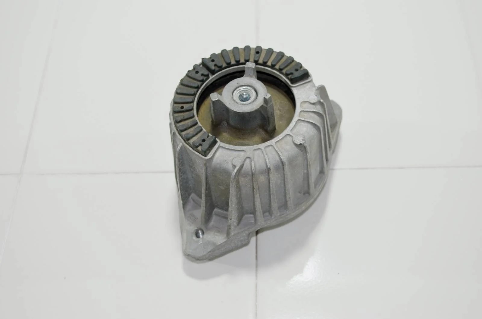 Опора двигателя MERCEDES-BENZ E-Class 2009—2013 A2122404217 W212