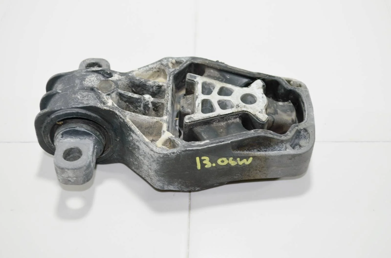 Опора двигателя MERCEDES-BENZ CLA-Class A2462401209 W117, задняя