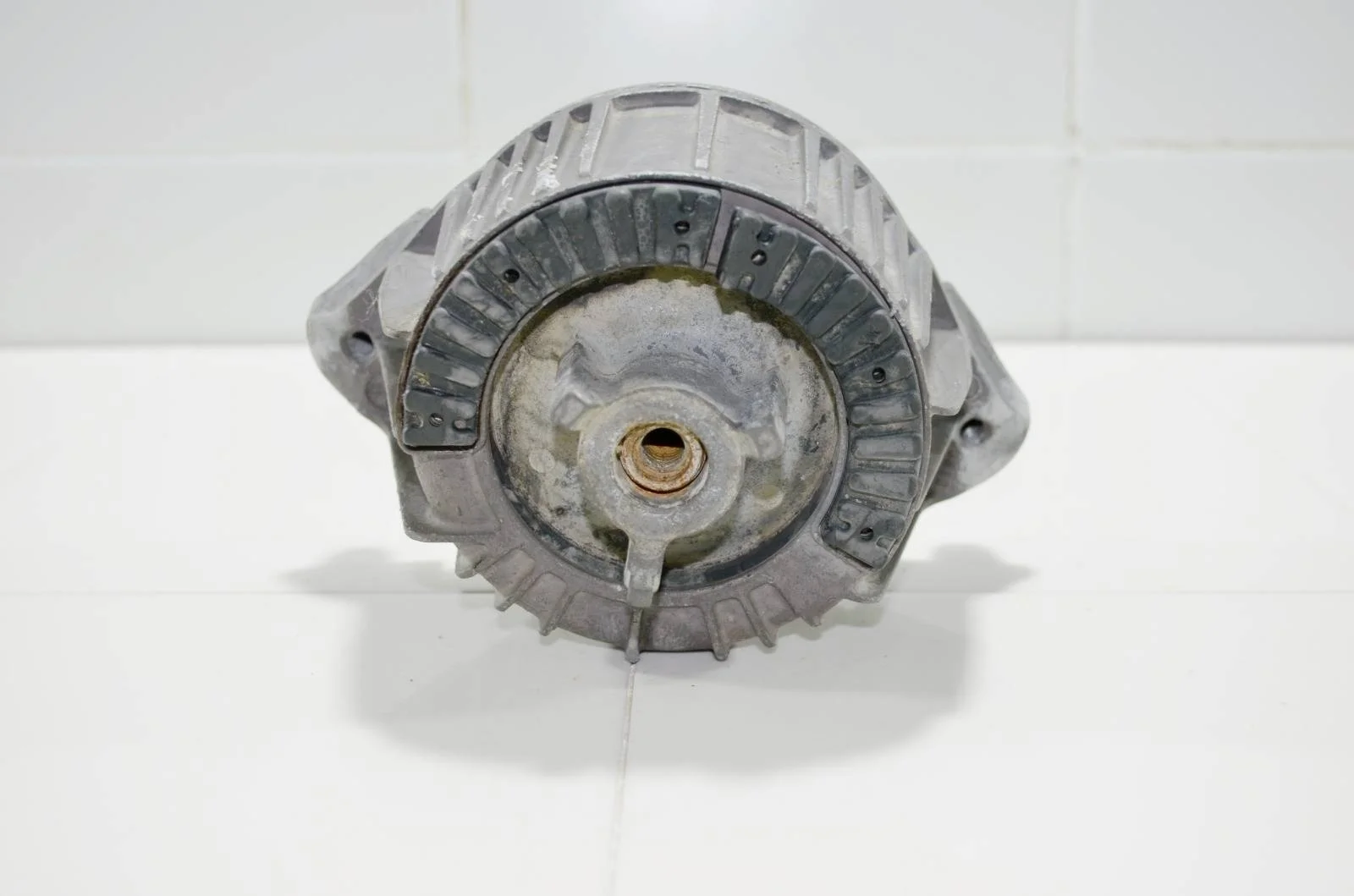 Опора двигателя Mercedes-Benz C-Class 2007—2015 A2042400317 W204