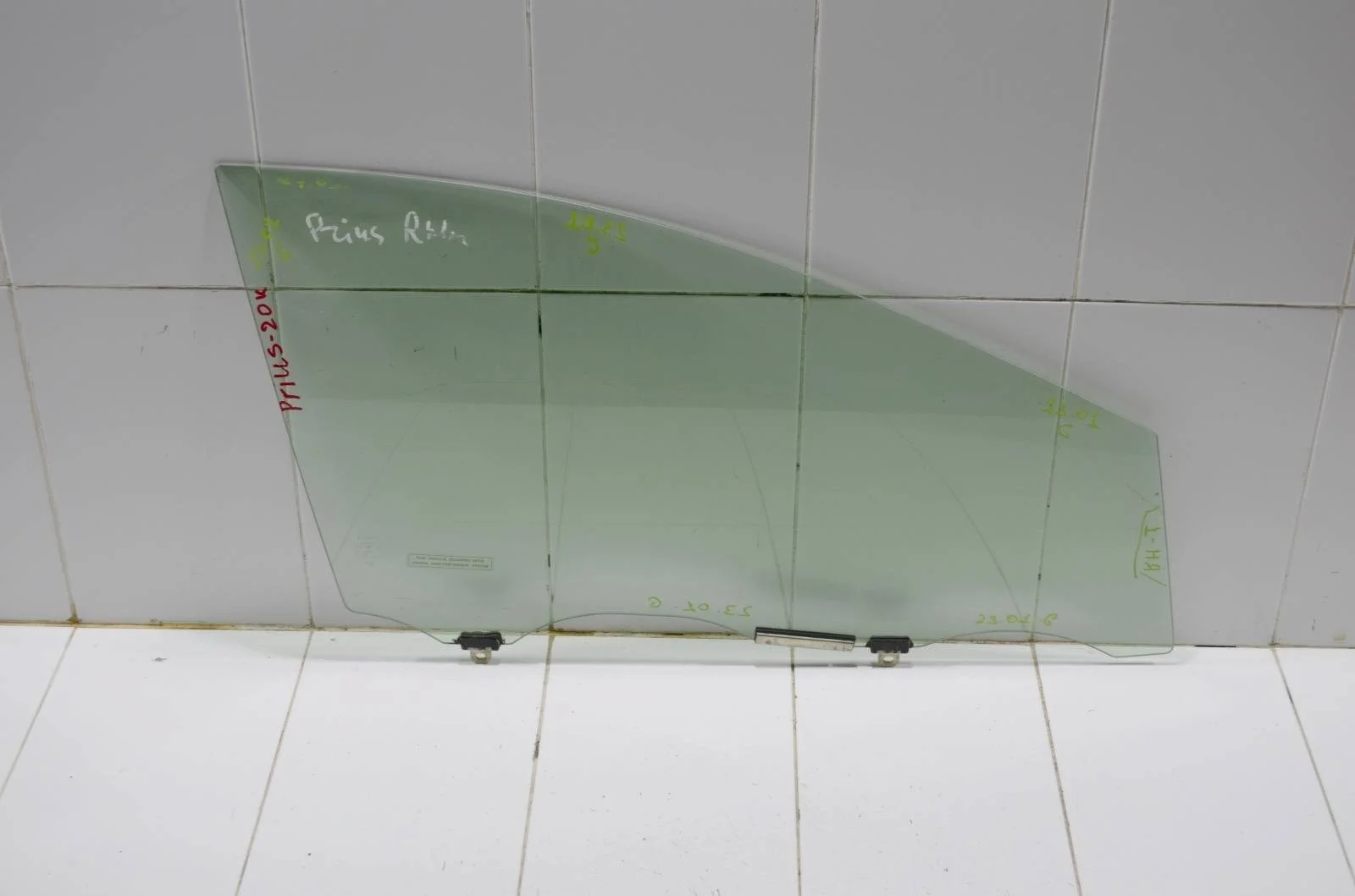 Стекло двери TOYOTA PRIUS 2003+ 6810147051 XW20, переднее правое