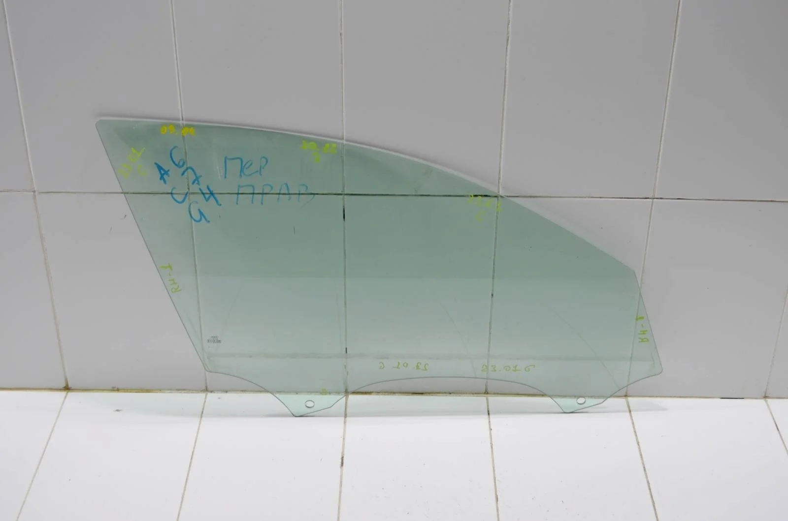 Стекло двери Audi A6 2013 4G0845202 C7, переднее правое