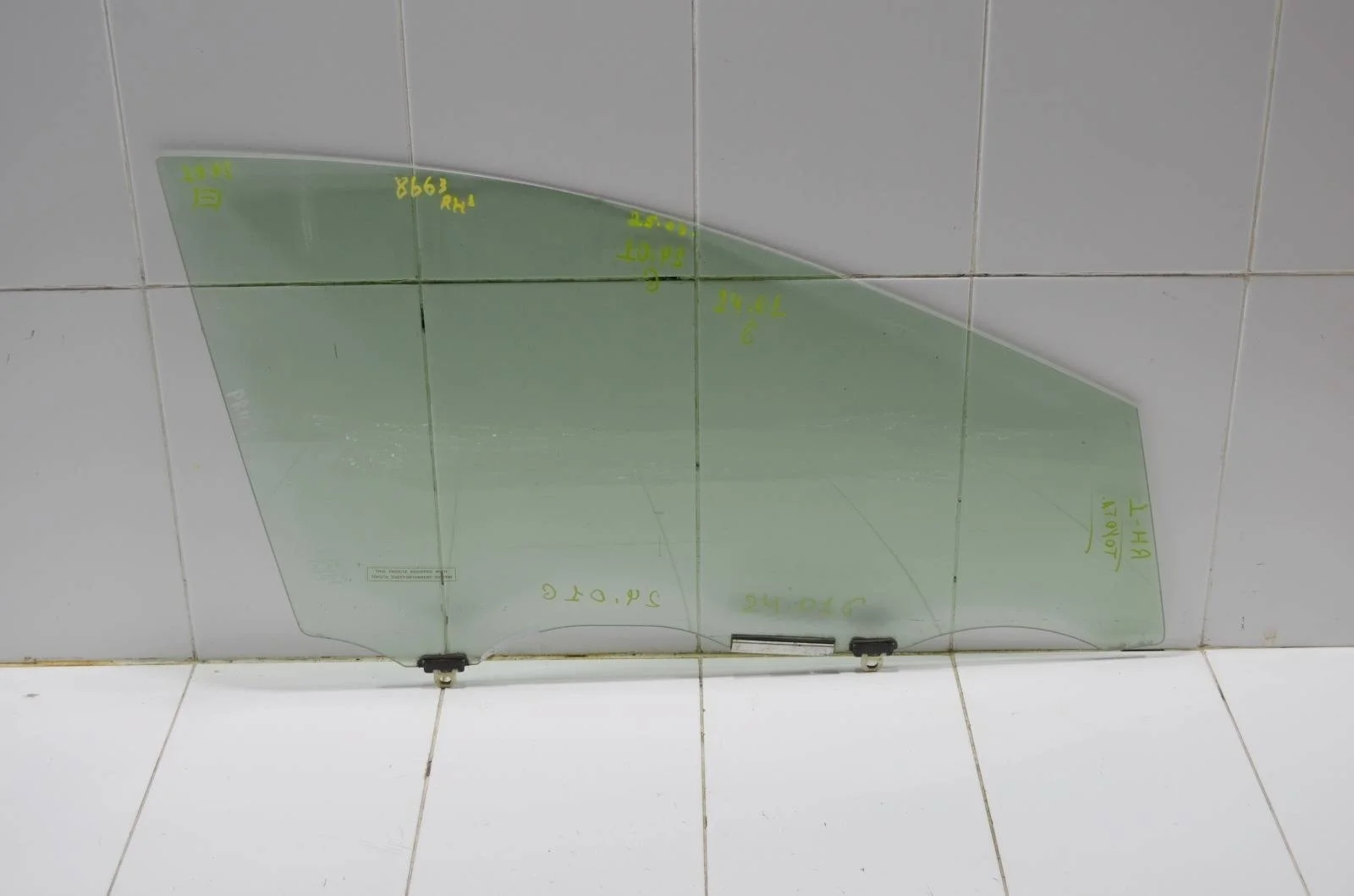 Стекло двери TOYOTA PRIUS 2003+ 6810147051 XW20, переднее правое