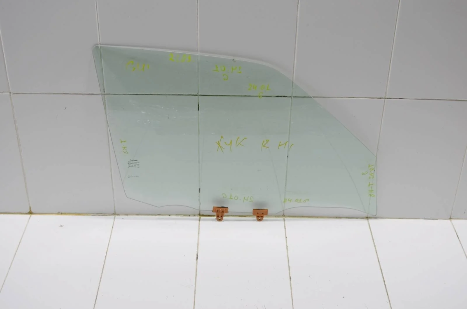 Стекло двери NISSAN JUKE 2012 803001KK0A F15, переднее правое