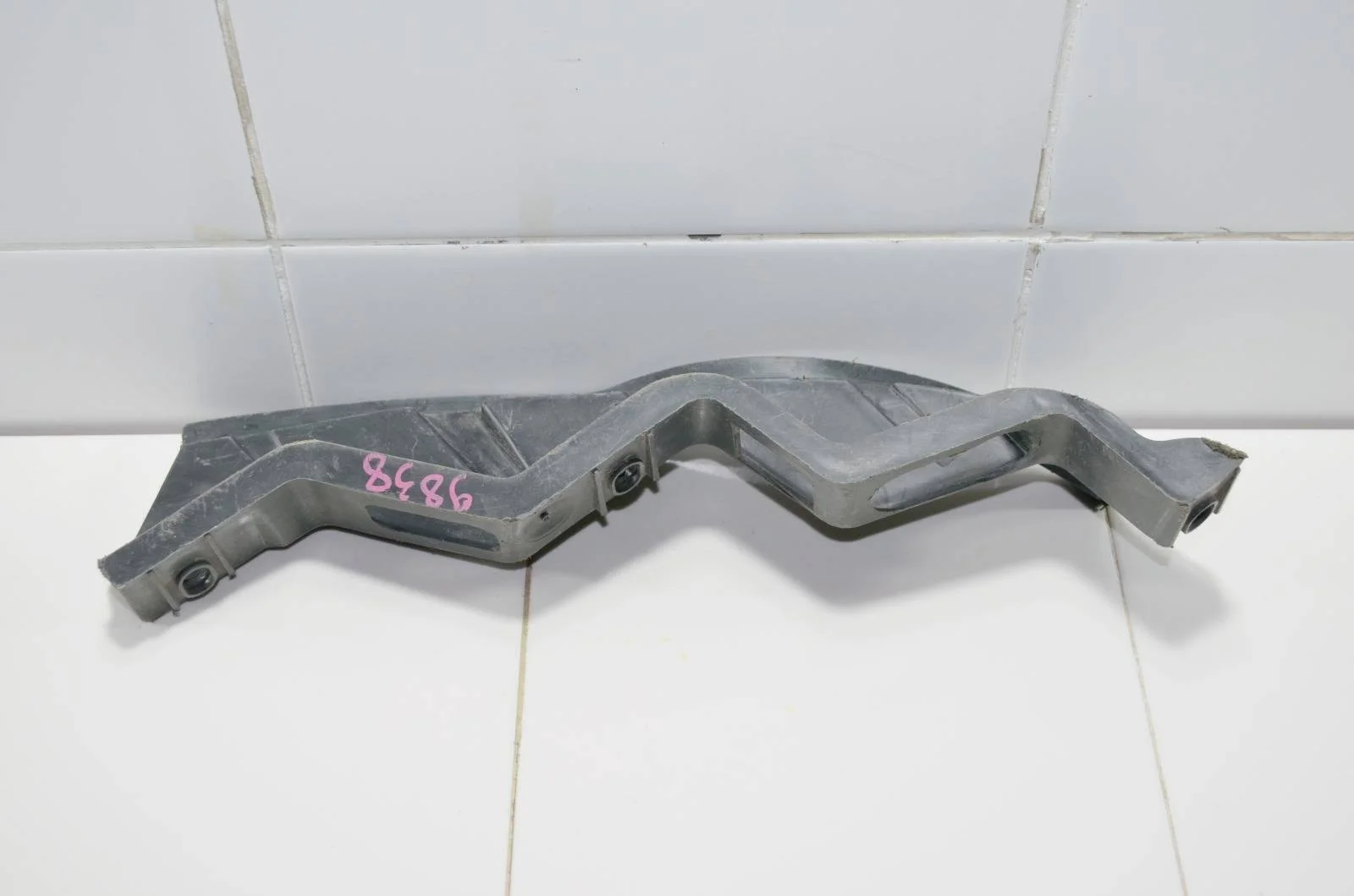 Кронштейн бампера VOLKSWAGEN PASSAT 3C0807889 B6, передний левый