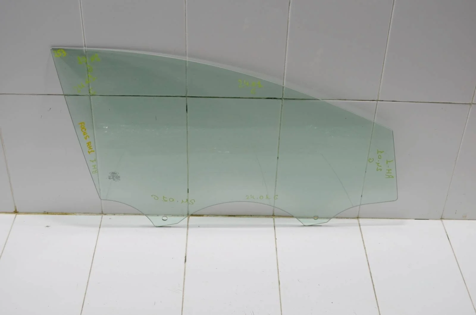 Стекло двери Ford Focus 2015 5298774 CEW, переднее правое