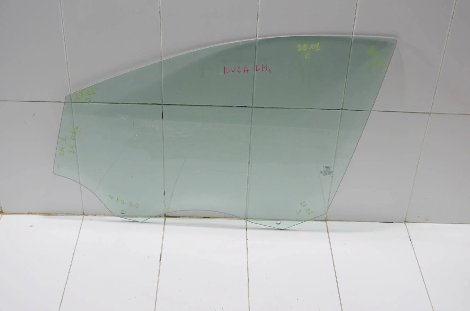 Стекло двери Ford Kuga 2015 5213278 CBS, переднее левое