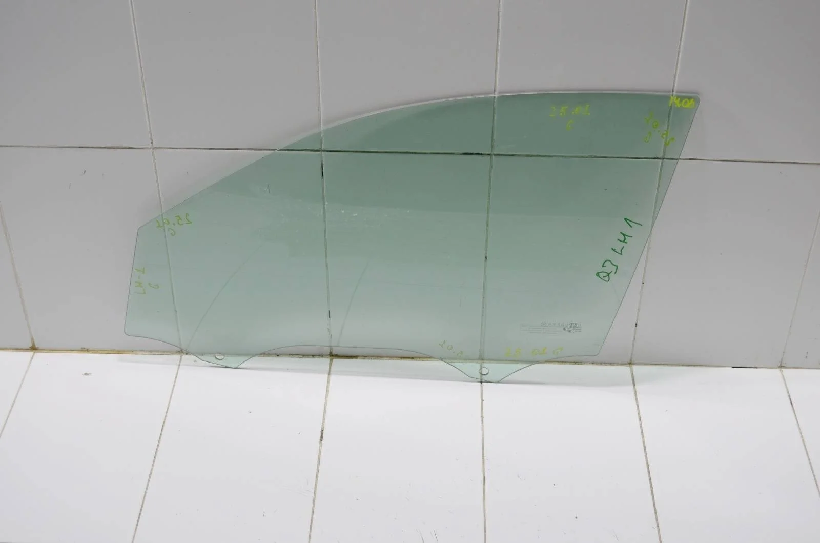 Стекло двери AUDI Q3 2011+ 8U0845201 8U, переднее левое