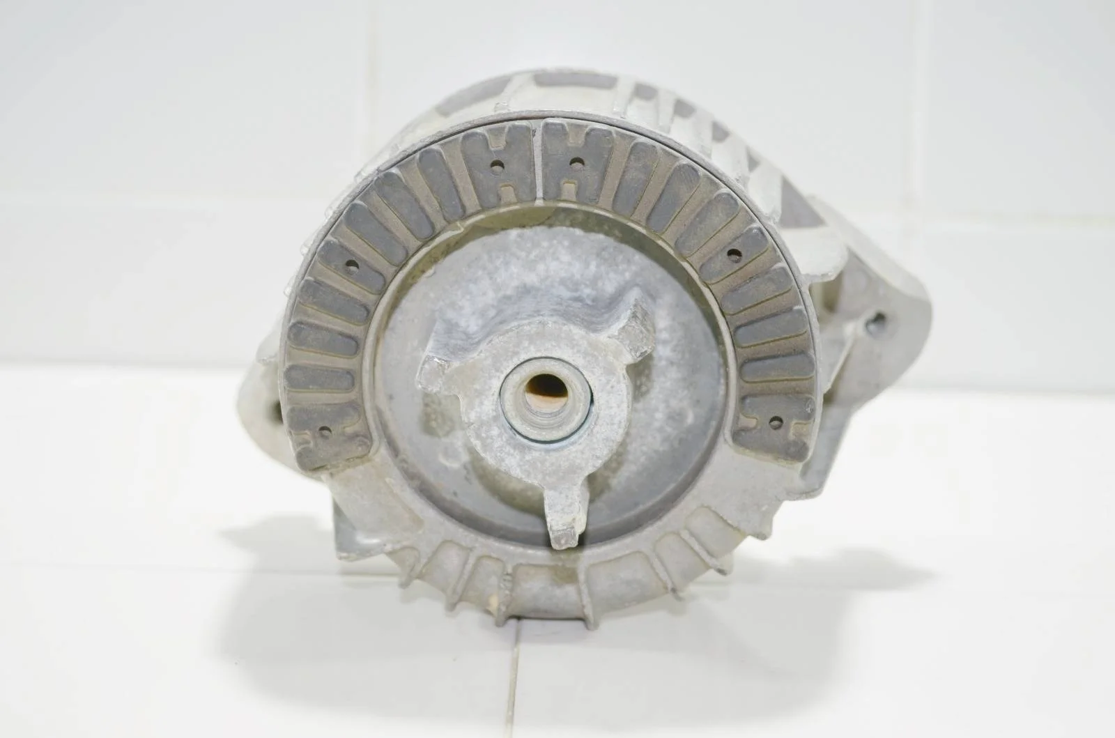 Опора двигателя Mercedes-Benz C-Class 2007-2015 A2042400317 W204