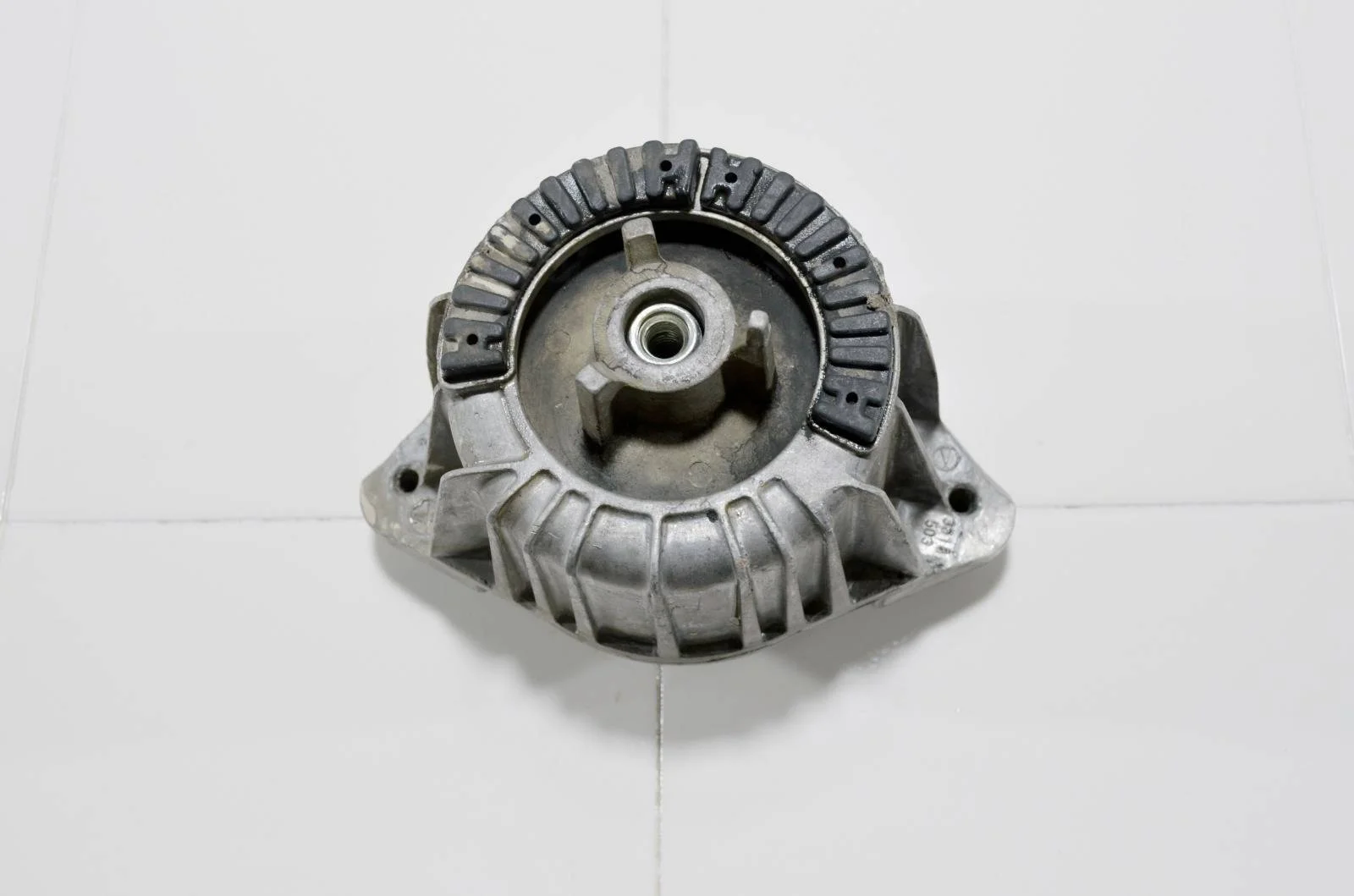 Опора двигателя Mercedes-Benz C-Class 2007-2015 A2042400317 W204