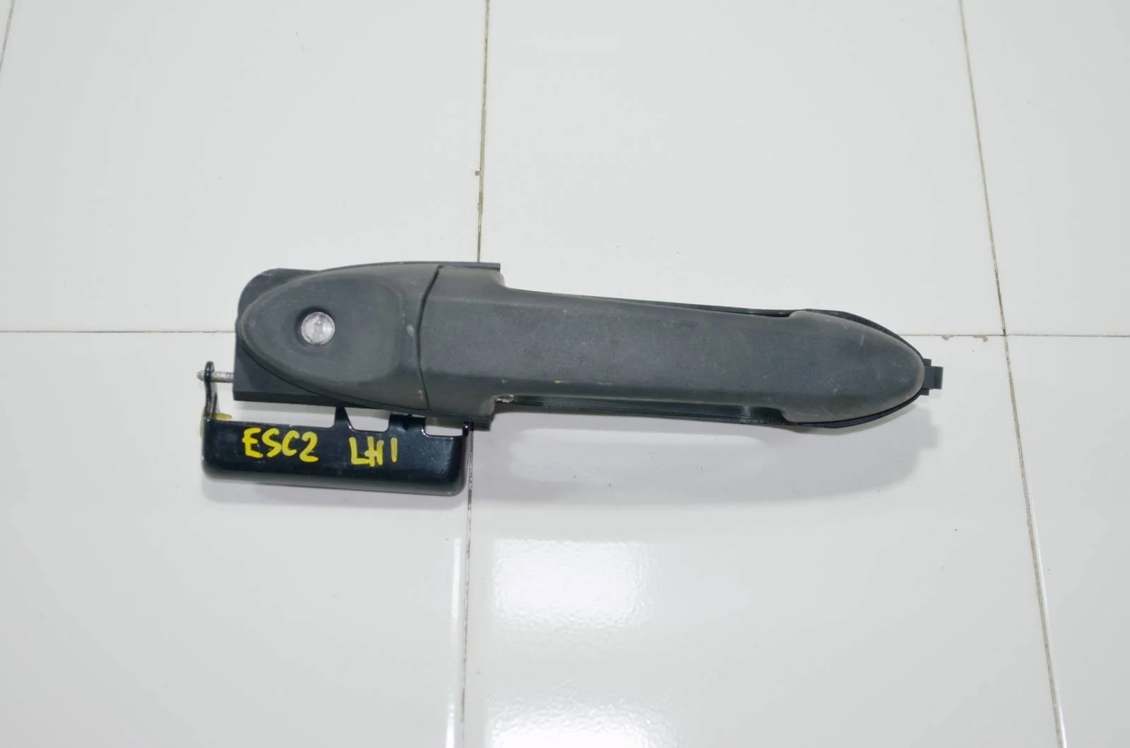 Ручка двери FORD ESCAPE 4895056 TM7, передняя левая