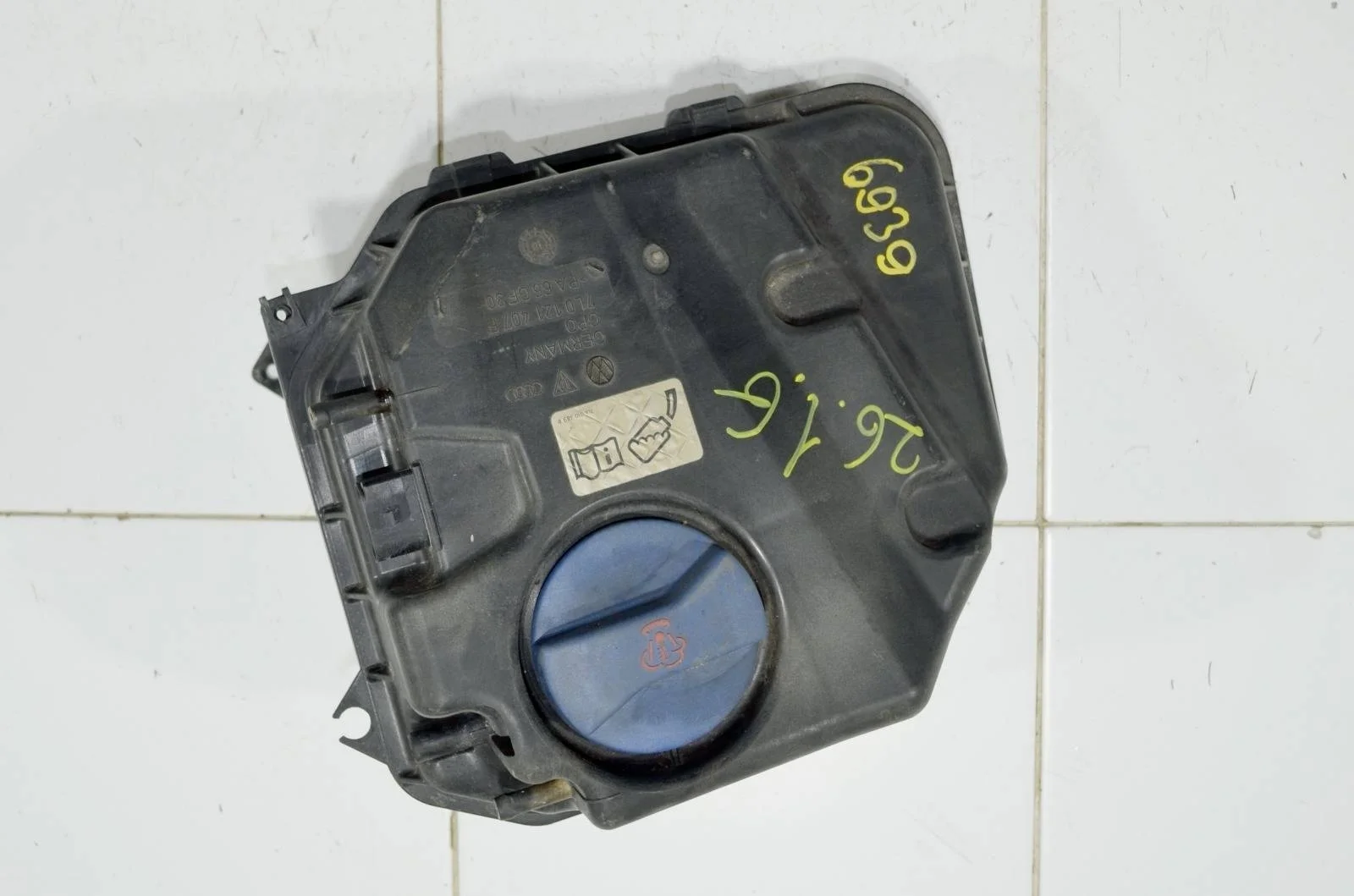 Бачок расширительный AUDI Q7 2010 7L0121407E 4L