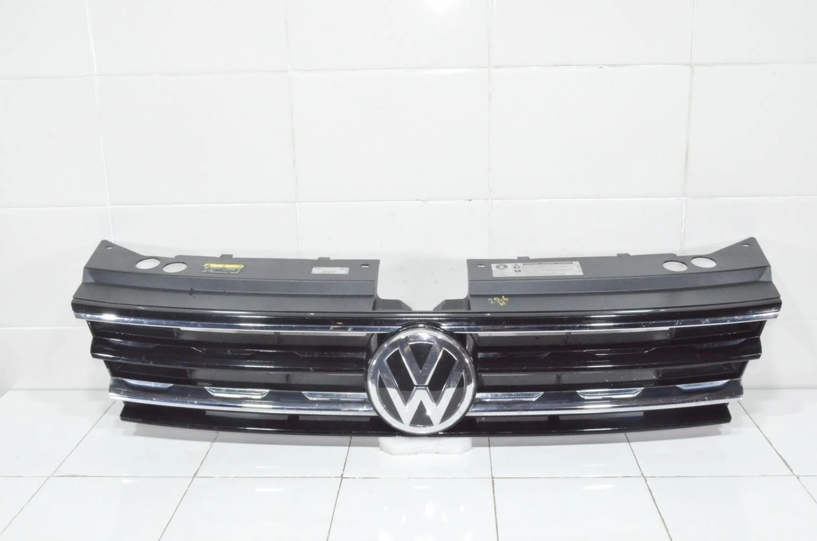 Решетка радиатора VOLKSWAGEN TIGUAN 2016+ 5NA853653 2