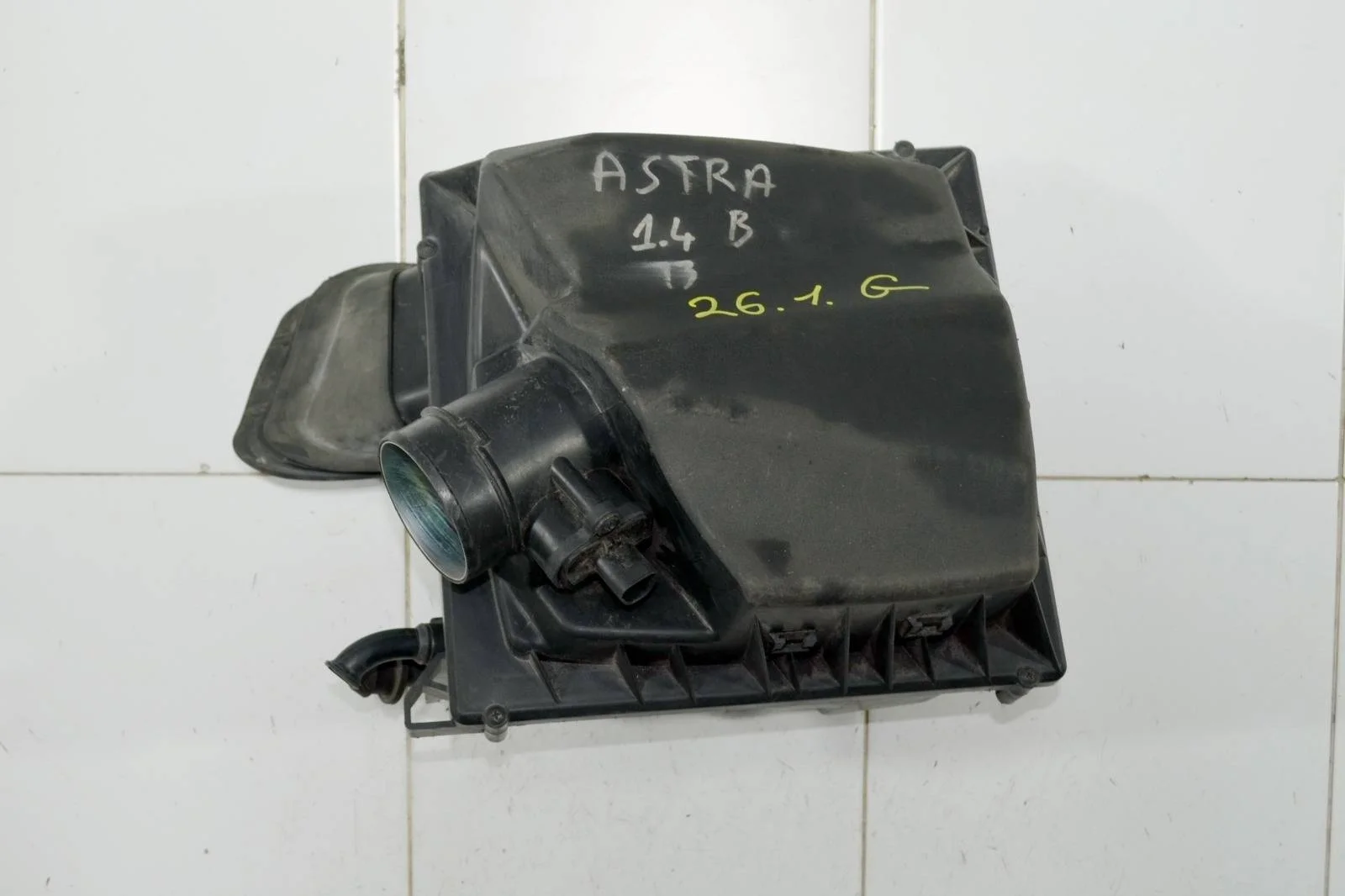 Корпус воздушного фильтра OPEL ASTRA 2011 13301777 J