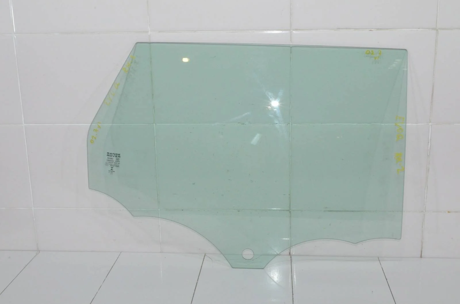 Стекло двери Land Rover RANGE ROVER EVOQUE 2011-2018 LR026712 L538, заднее правое