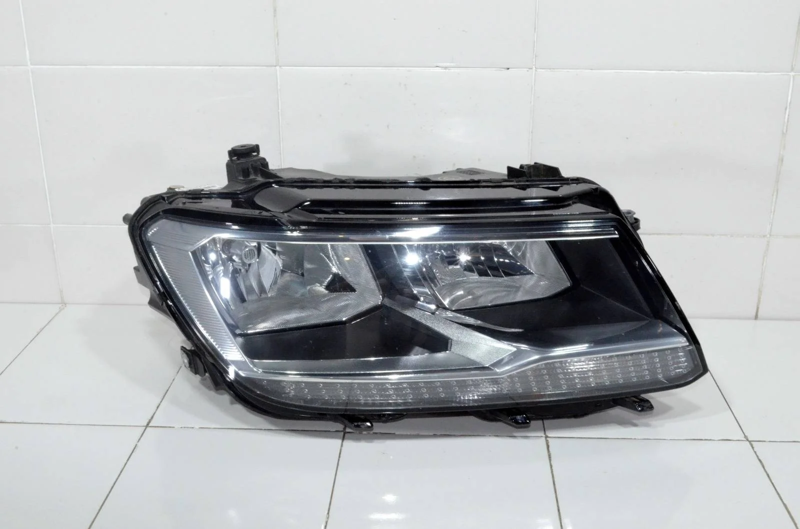 Фара VOLKSWAGEN TIGUAN 2016+ 5NB941006B 2, правая
