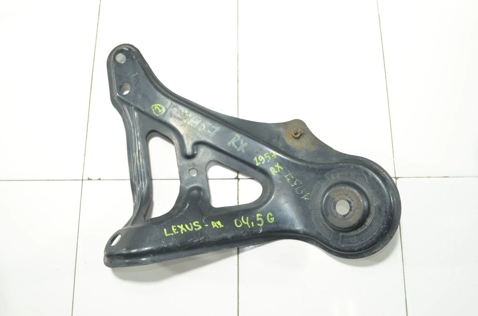 Кронштейн балки Lexus RX400H 2005—2009 5103648020 MHU33, передний левый