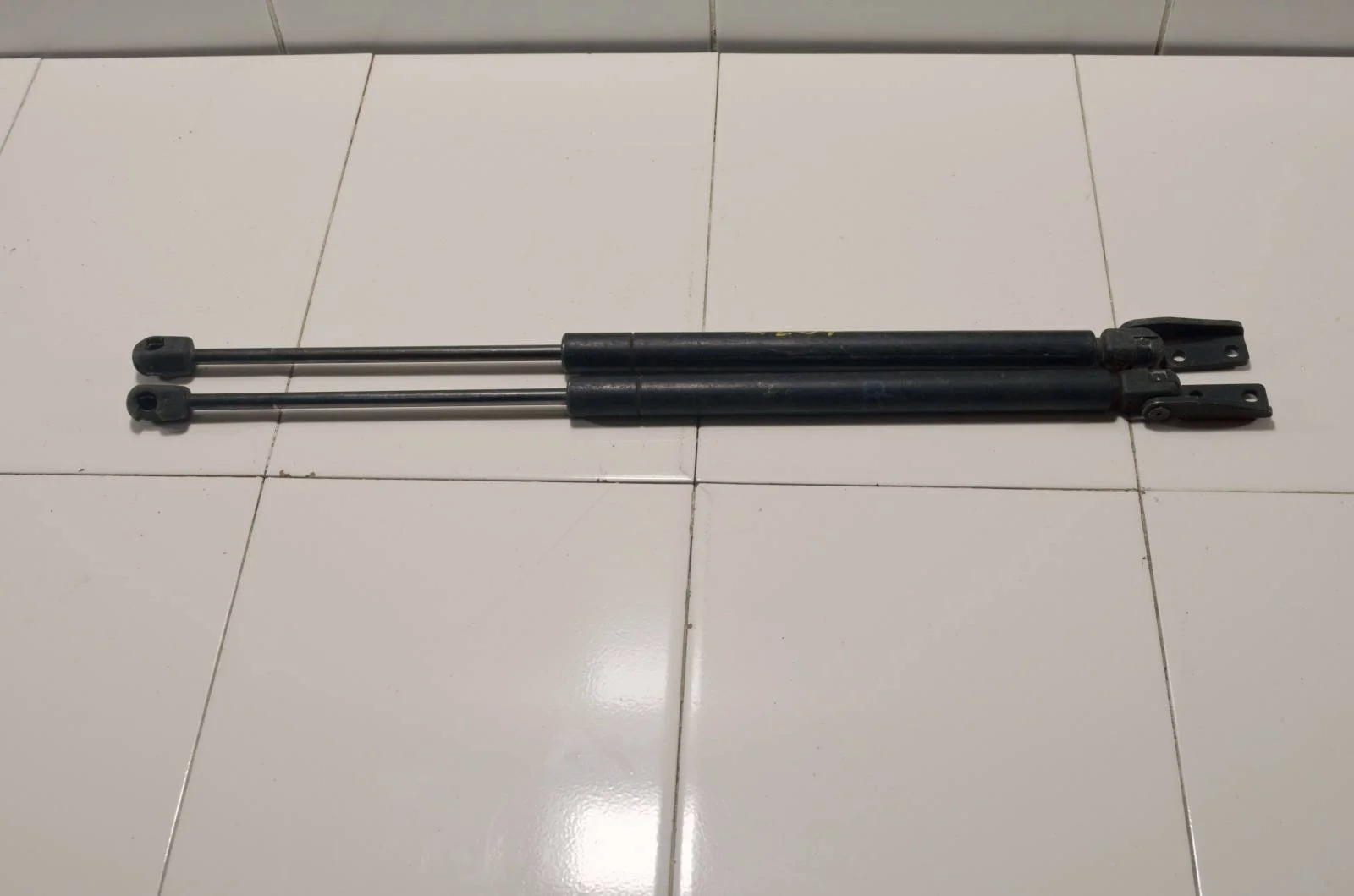 Амортизатор MITSUBISHI AIRTREK 2003 MR991807 CU, задний