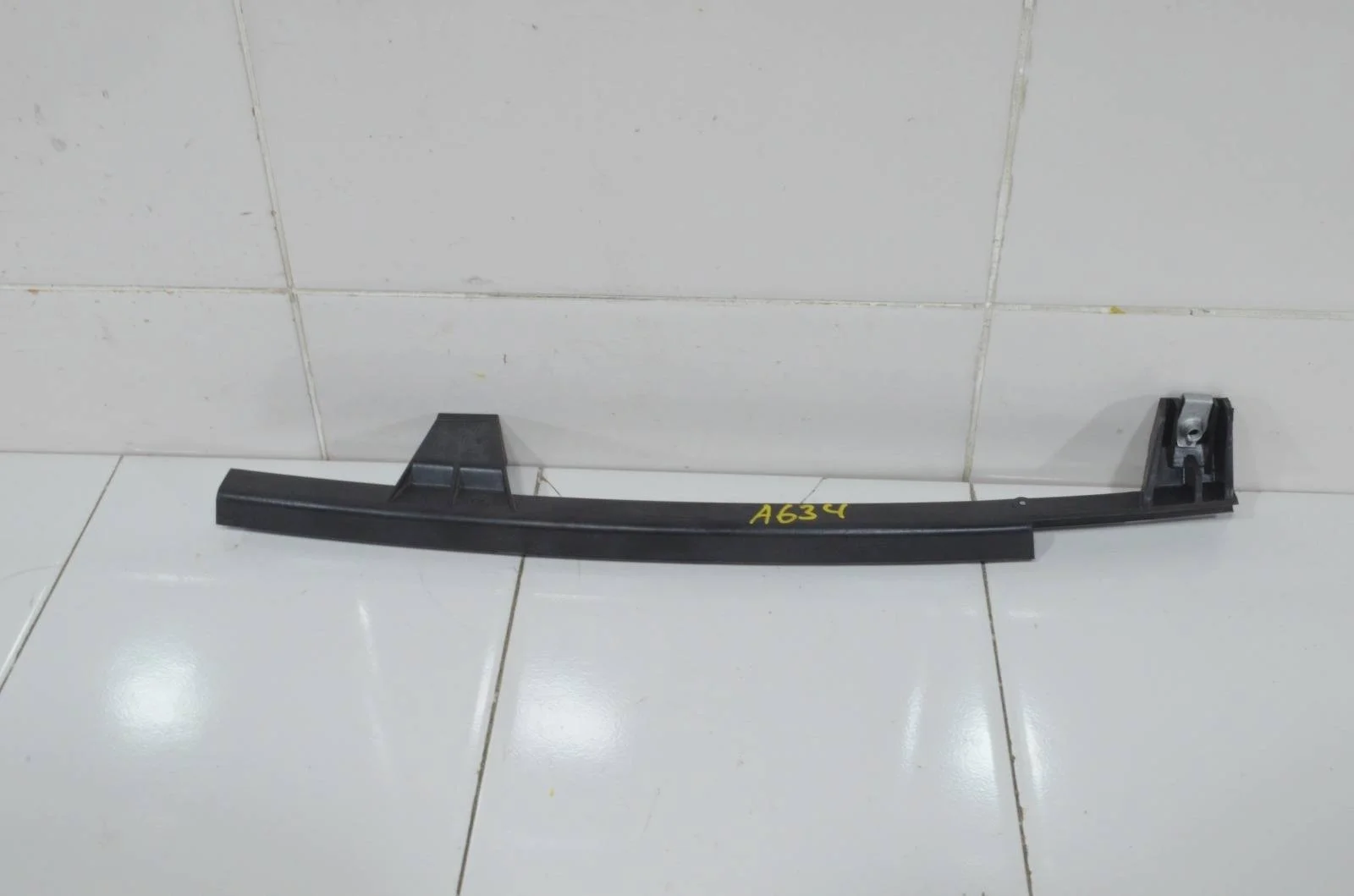 Направляющая стекла двери FORD Escape 2004 2L8Z7823201BA EP3, передняя левая