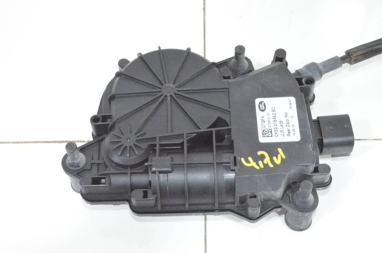 Доводчик двери LAND ROVER RANGE ROVER SPORT 2016 LR038298 L494, задний правый