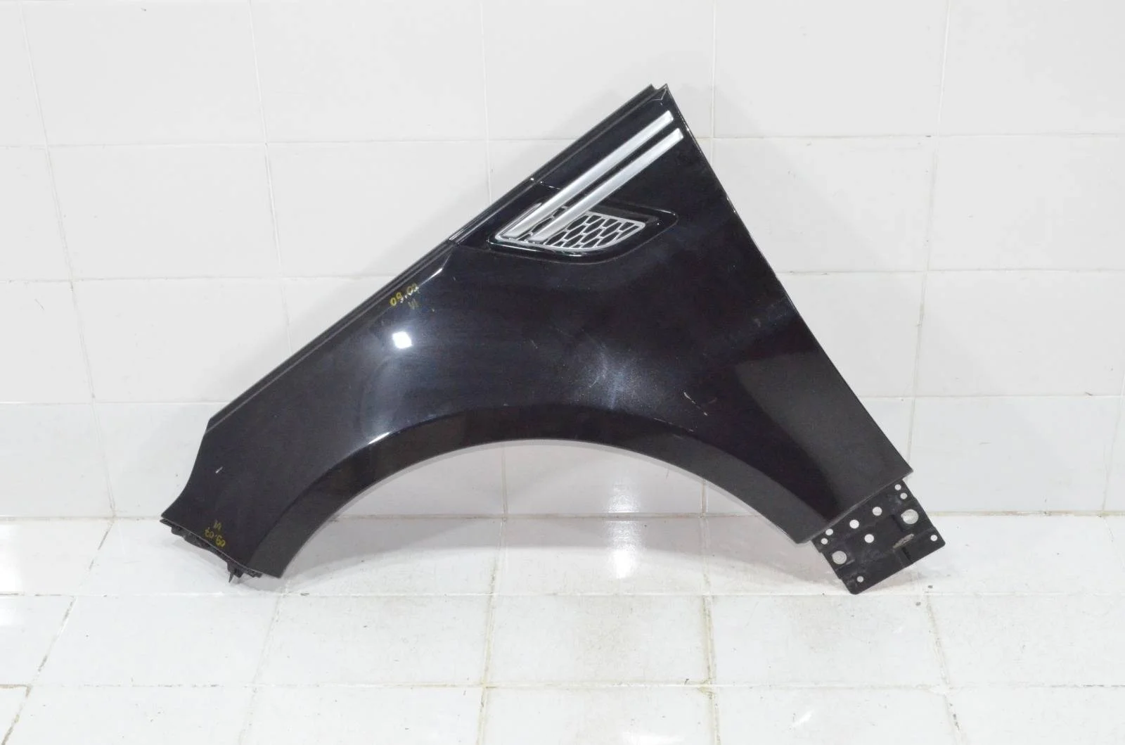 Крыло LAND ROVER RANGE ROVER SPORT 2013+ LR061824 L494, переднее левое