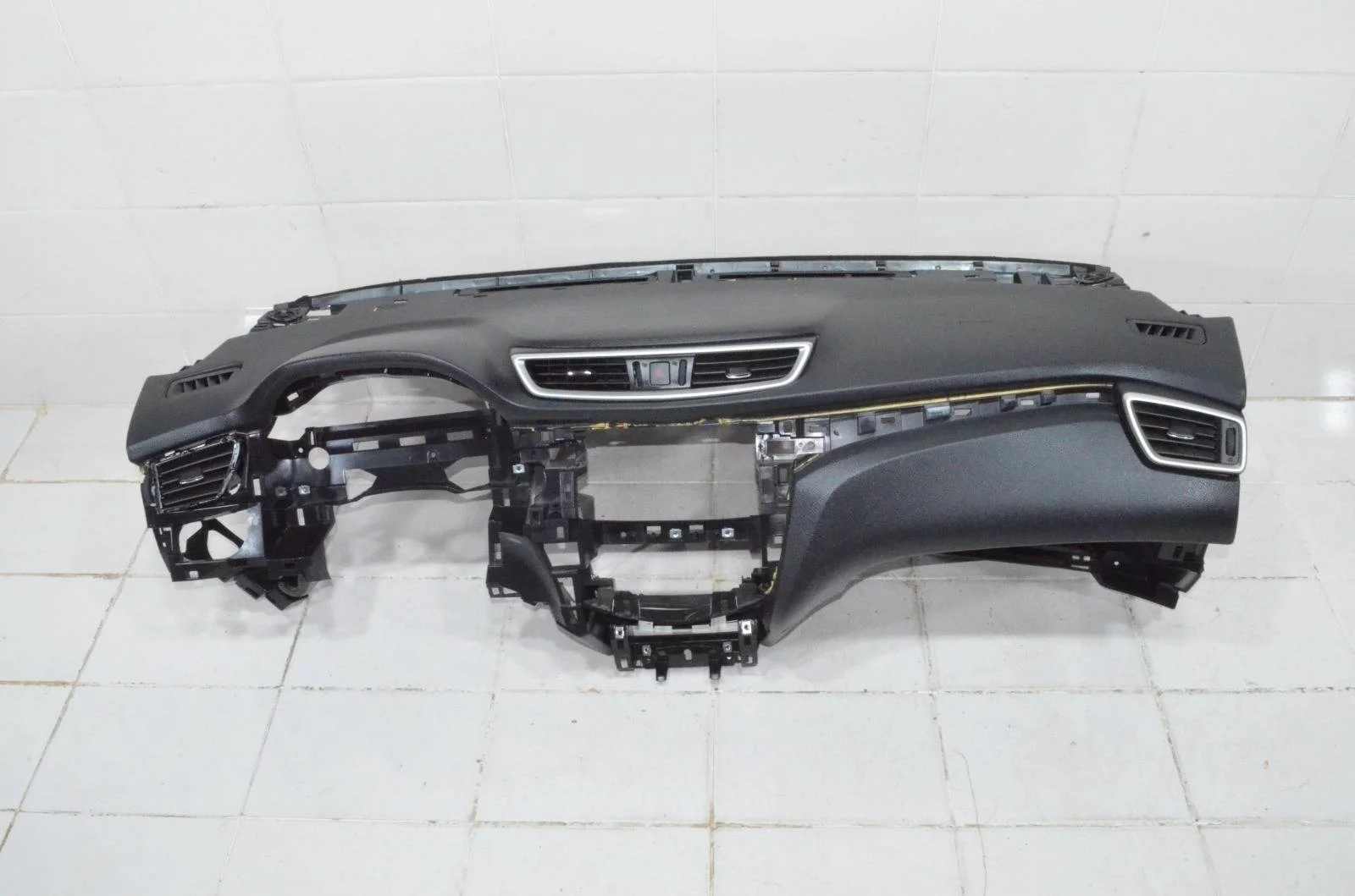 Торпедо NISSAN QASHQAI 2013+ 682004EH0A J11