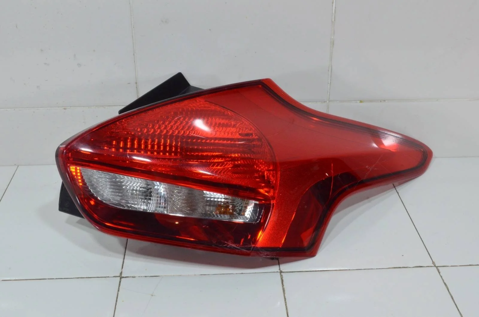 Фонарь Ford Focus 2016 1893908 CEW, задний правый