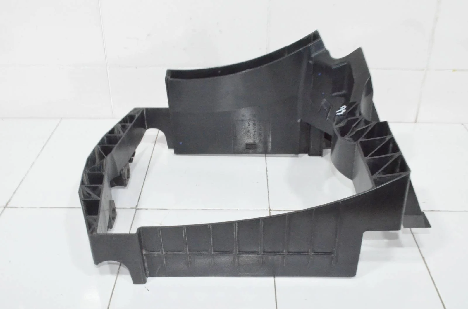 Кронштейн интеркулера LAND ROVER RANGE ROVER SPORT 2013+ LR034556 L494, правый