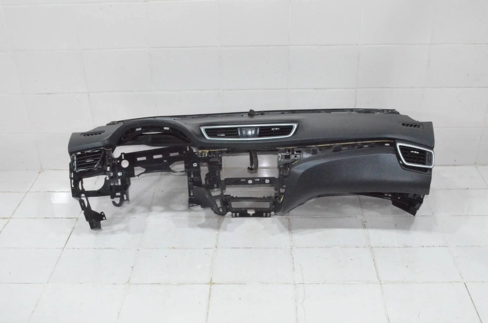 Торпедо NISSAN QASHQAI 2013+ 682004EH0A J11