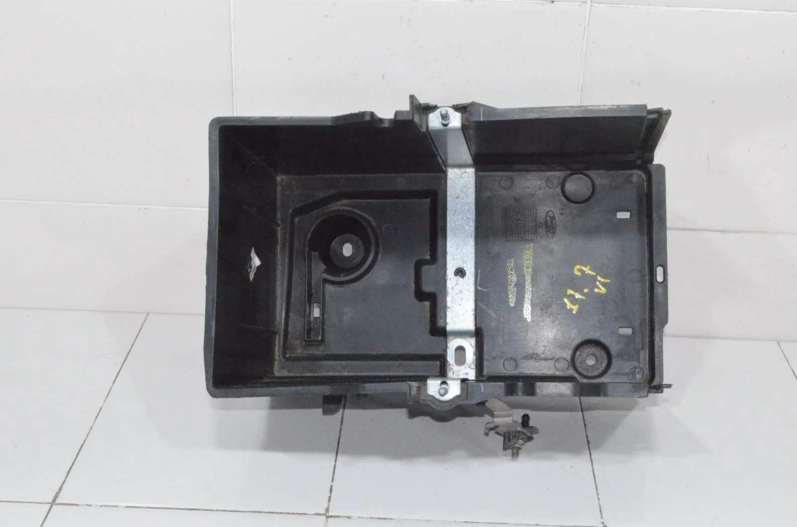 Площадка аккумулятора Ford Kuga 2014 2193637 CBS