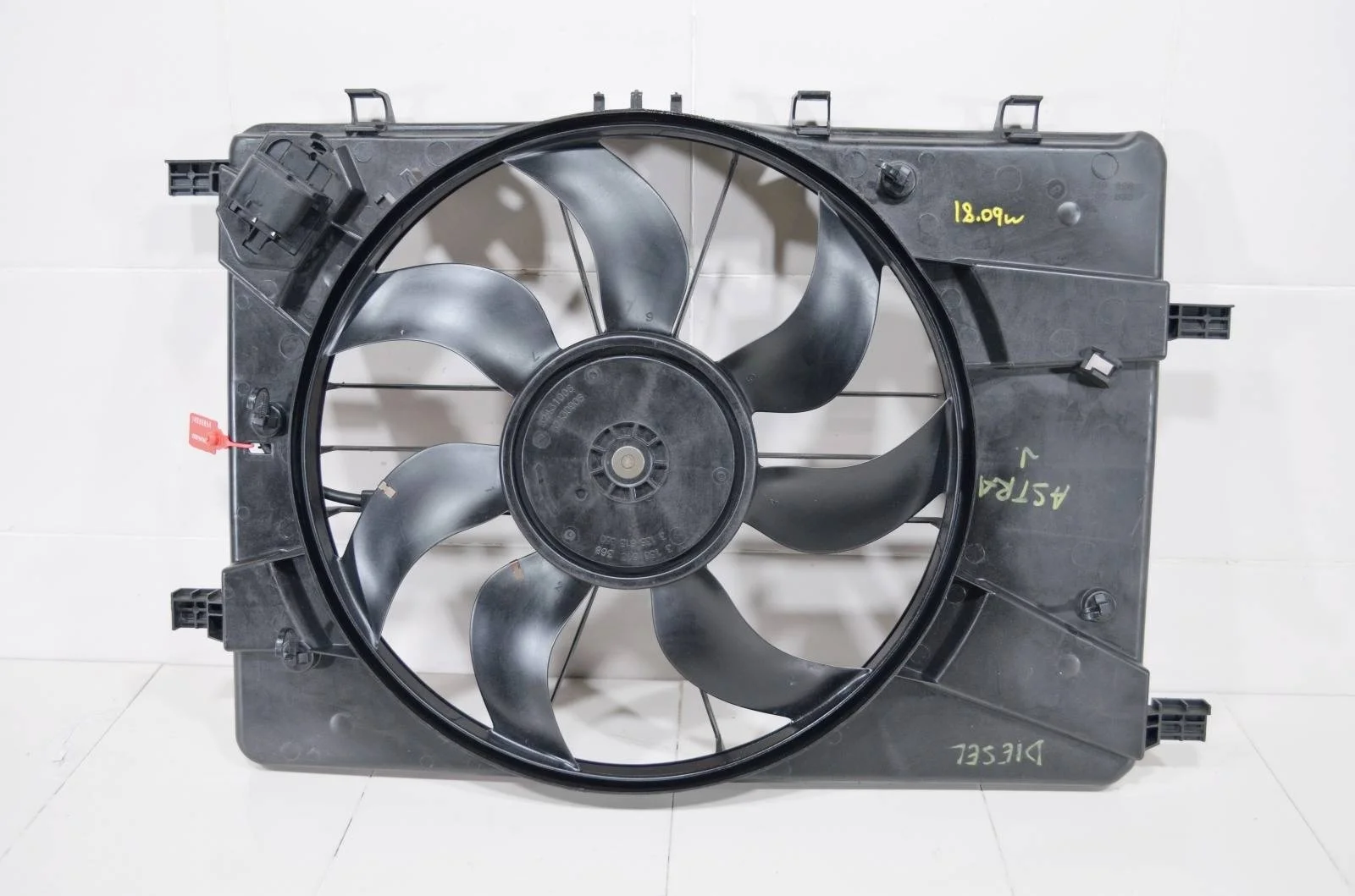 Диффузор в сборе OPEL ASTRA 2009+ 13289626 J