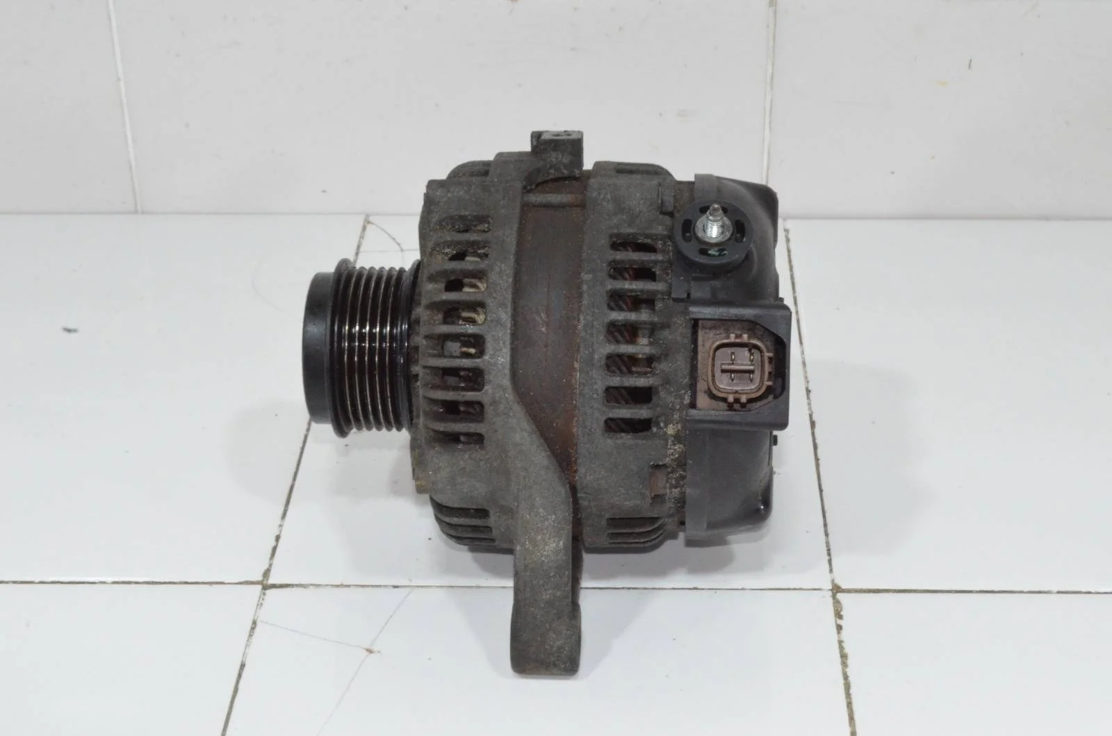 Генератор Toyota Venza 2008-2017 270600V020 GV10