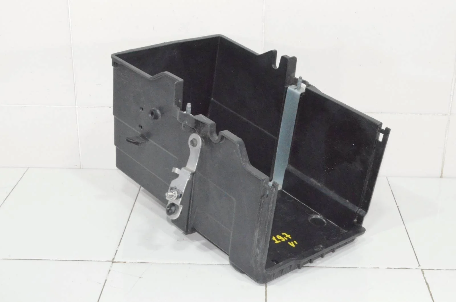 Площадка аккумулятора Ford Kuga 2014 2193637 CBS