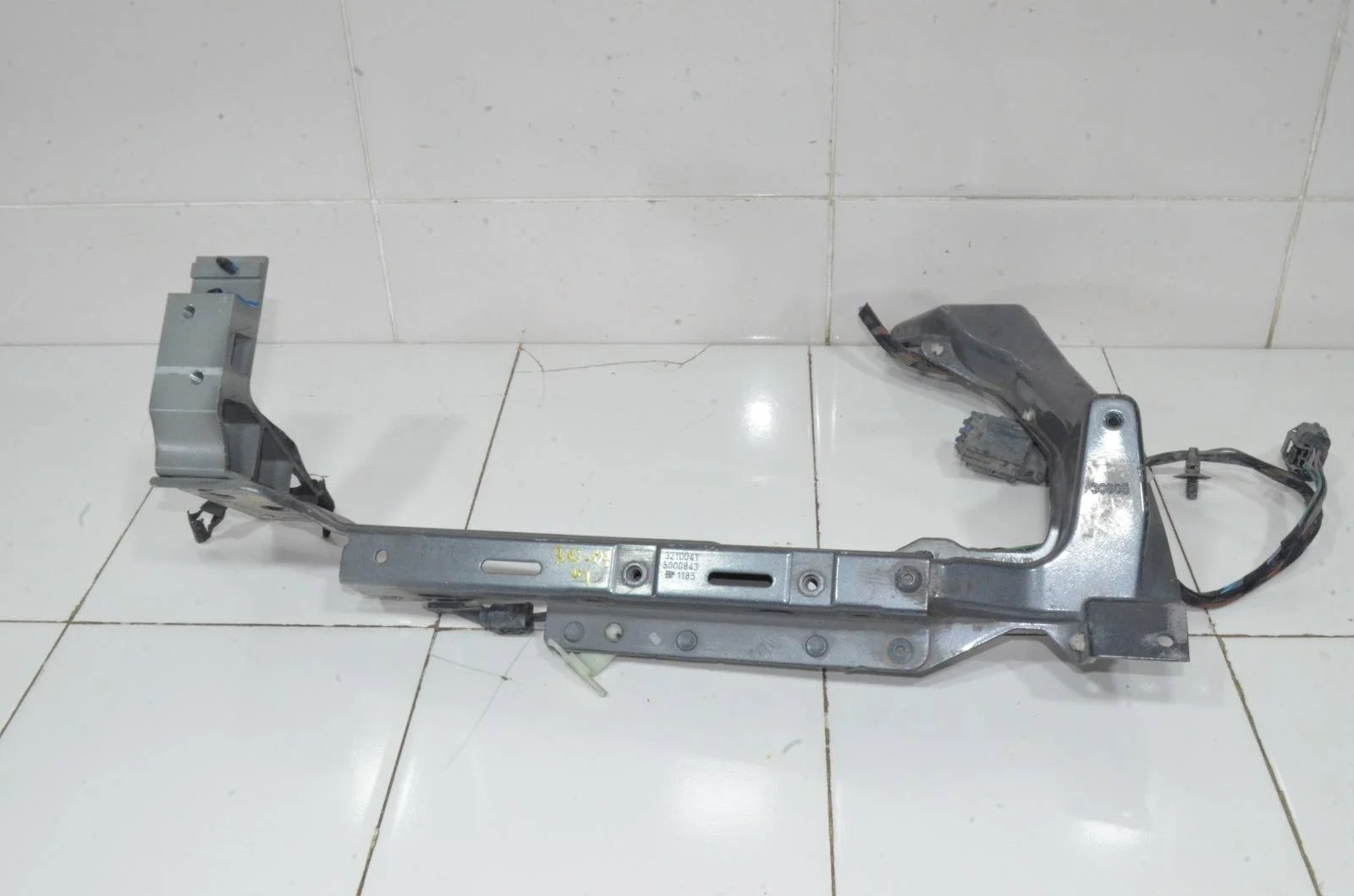 Кронштейн фары JAGUAR F-PACE 2015+ T4A3585 X761, левый