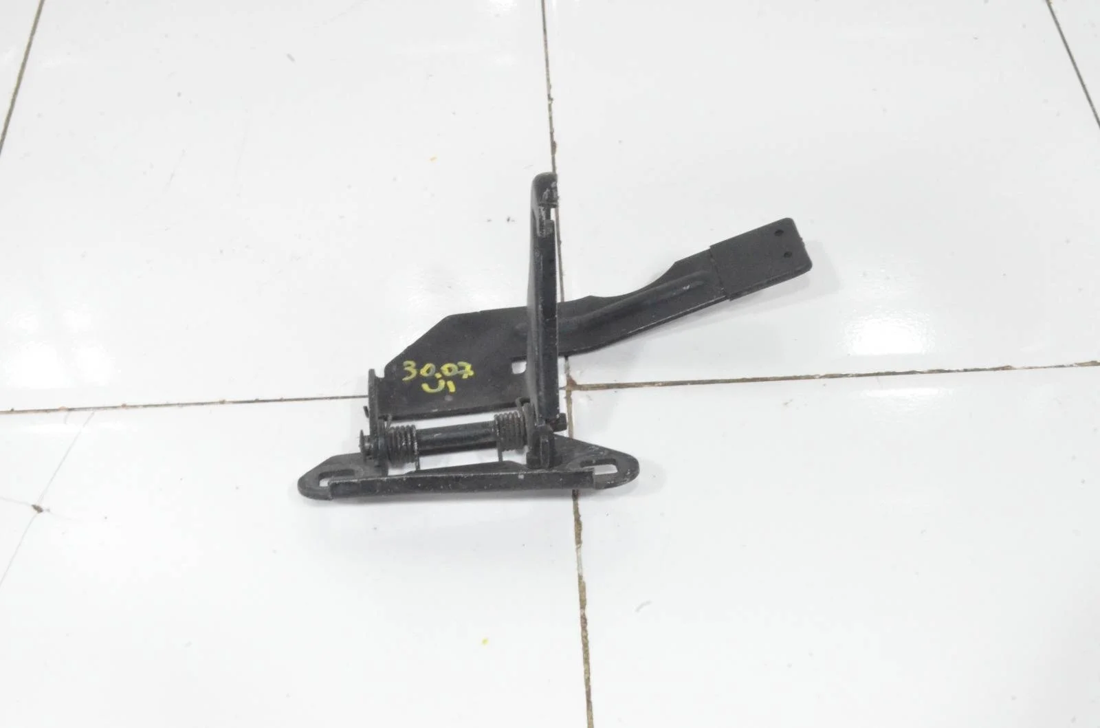 Крючок капота Land Rover RANGE ROVER EVOQUE 2011+ LR035401 L538