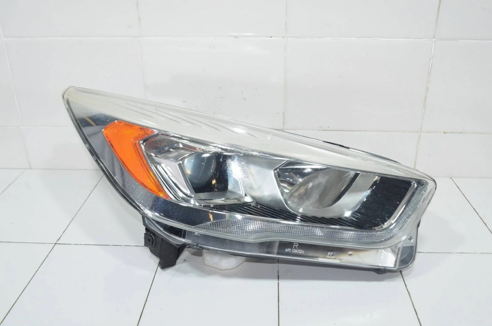 Фара Ford Kuga 2016+ 2069433 CBS, передняя правая