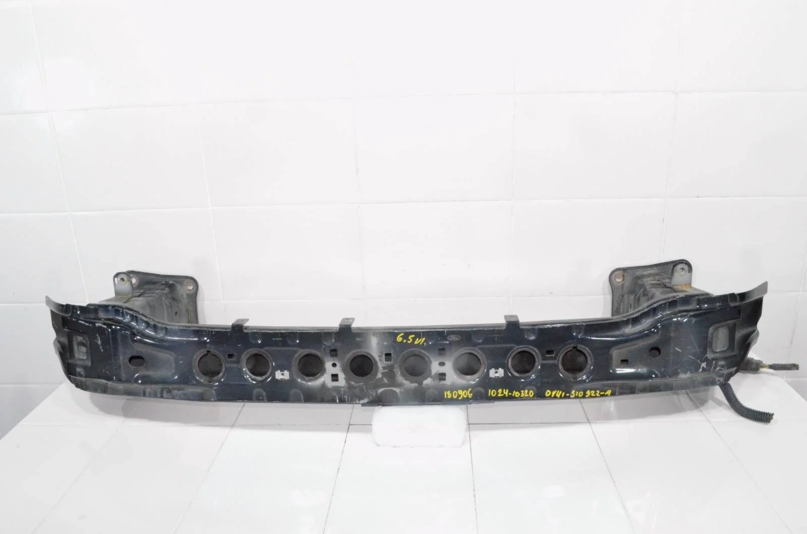 Усилитель бампера Ford Kuga 2016+ 1872793 CBS, передний