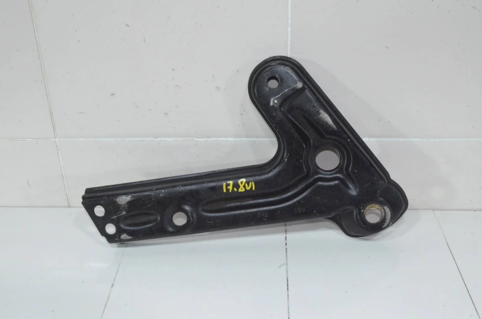 Кронштейн балки Mercedes M-Class 2005+ A1643311040 W164, передний правый