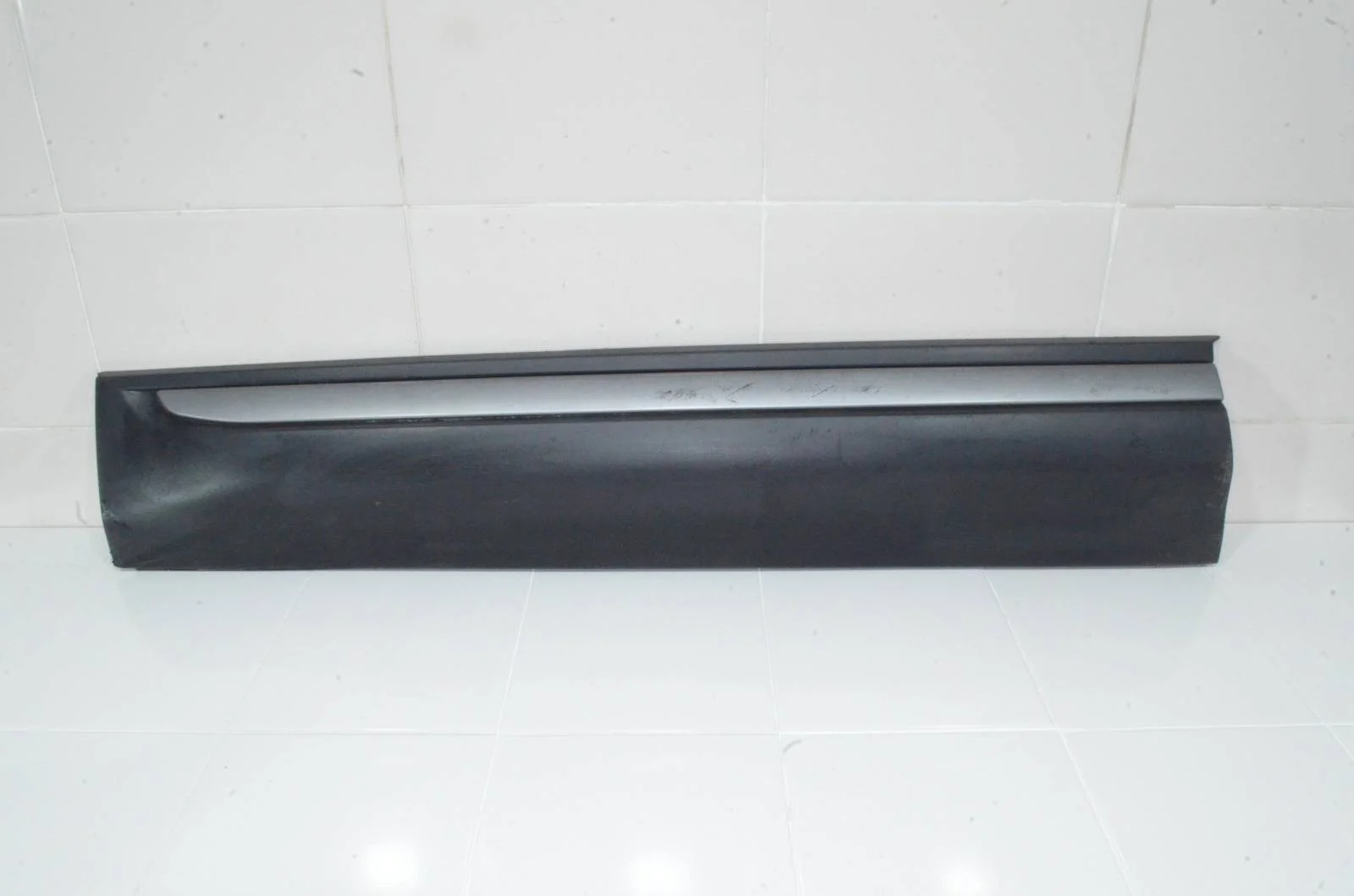 Накладка двери Land Rover RANGE ROVER EVOQUE 2011-2018 LR074948 L538, передняя левая