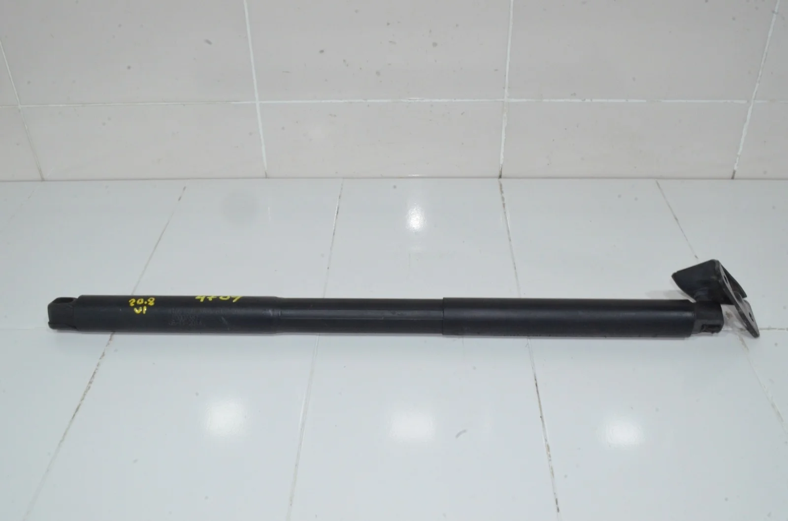 Амортизатор крышки багажника MERCEDES-BENZ GL-Class 2012+ A1669803764 X166, левый