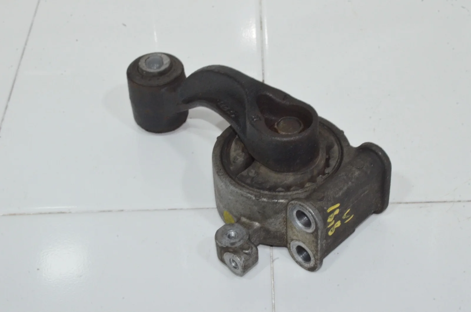 Опора двигателя NISSAN PATHFINDER 2012+ 113603KA0A R52, задняя