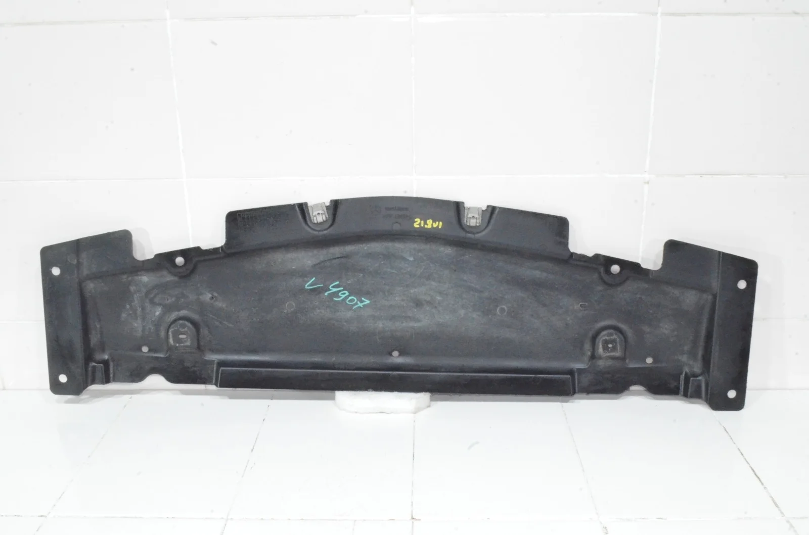 Пыльник двигателя MERCEDES-BENZ GL-Class 2012+ A1665240130 X166