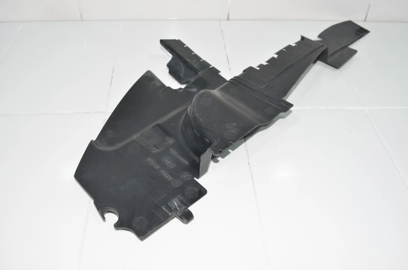 Дефлектор радиатора NISSAN PATHFINDER 2016 921843KA0A R52, правый