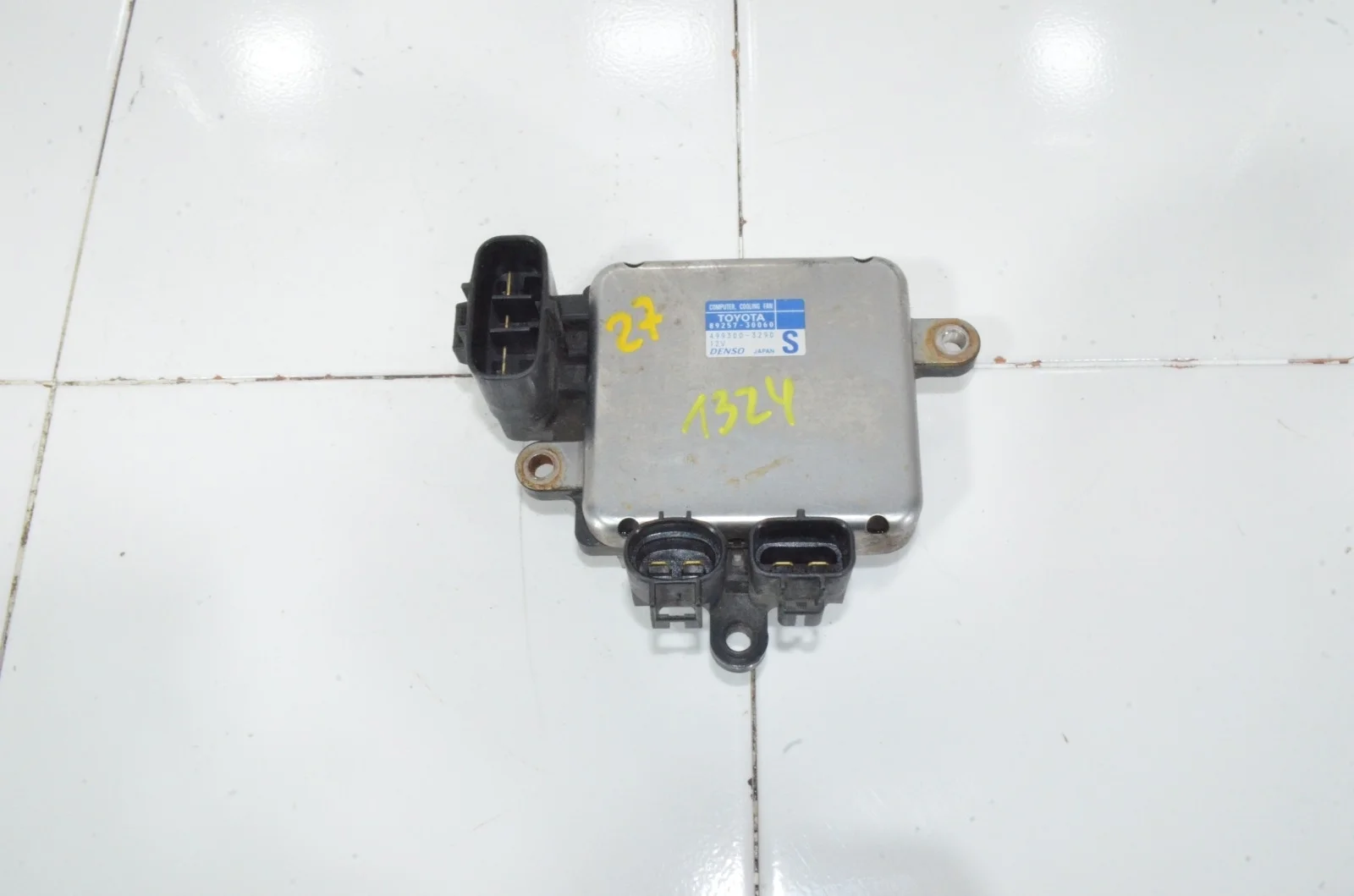 Блок управления вентилятором Toyota Venza 2008-2017 8925730060 GV10