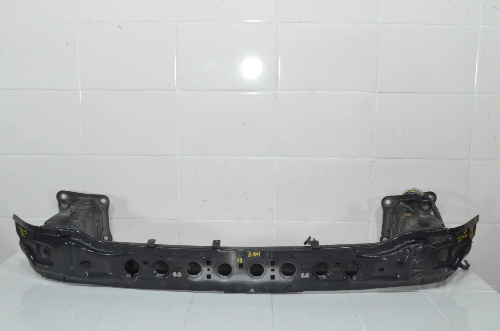 Усилитель бампера Ford Kuga 2015 1918601 CBS, передний