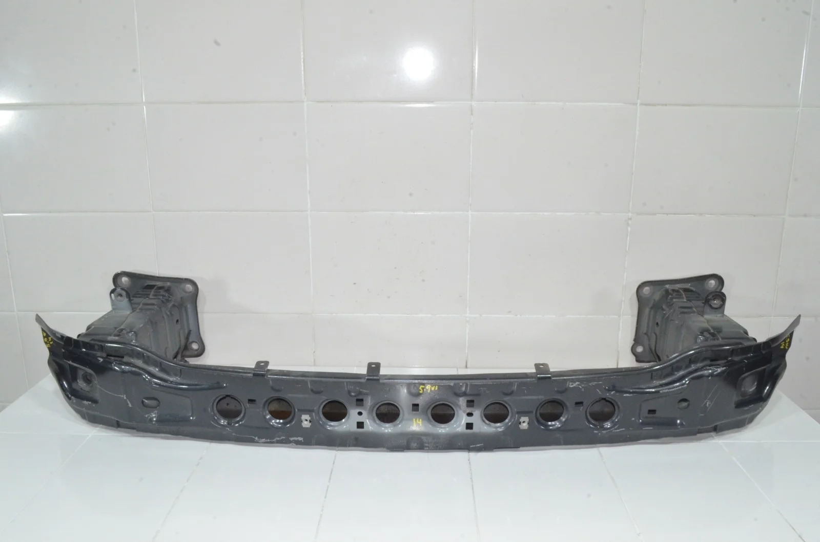 Усилитель бампера Ford Kuga 2015 1918601 CBS, передний