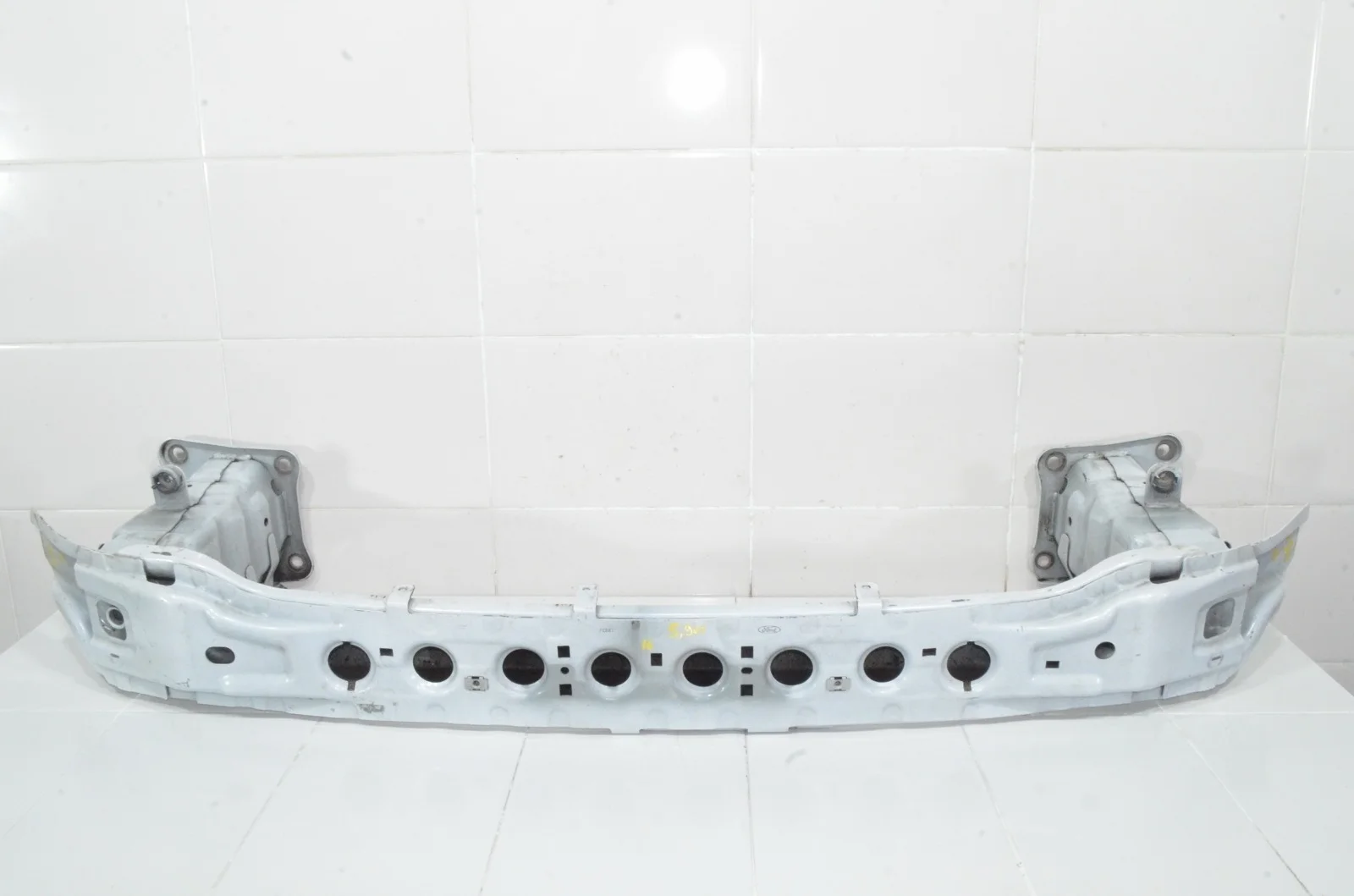 Усилитель бампера Ford Kuga 2015 1918601 CBS, передний