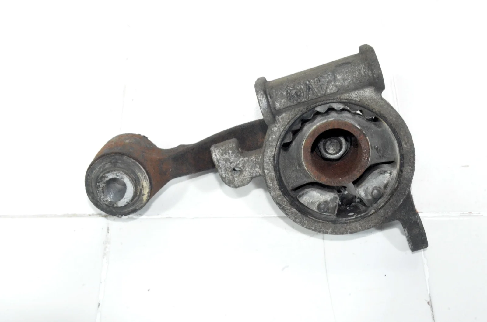 Опора двигателя NISSAN PATHFINDER 2012+ 113604RA0A R52, задняя