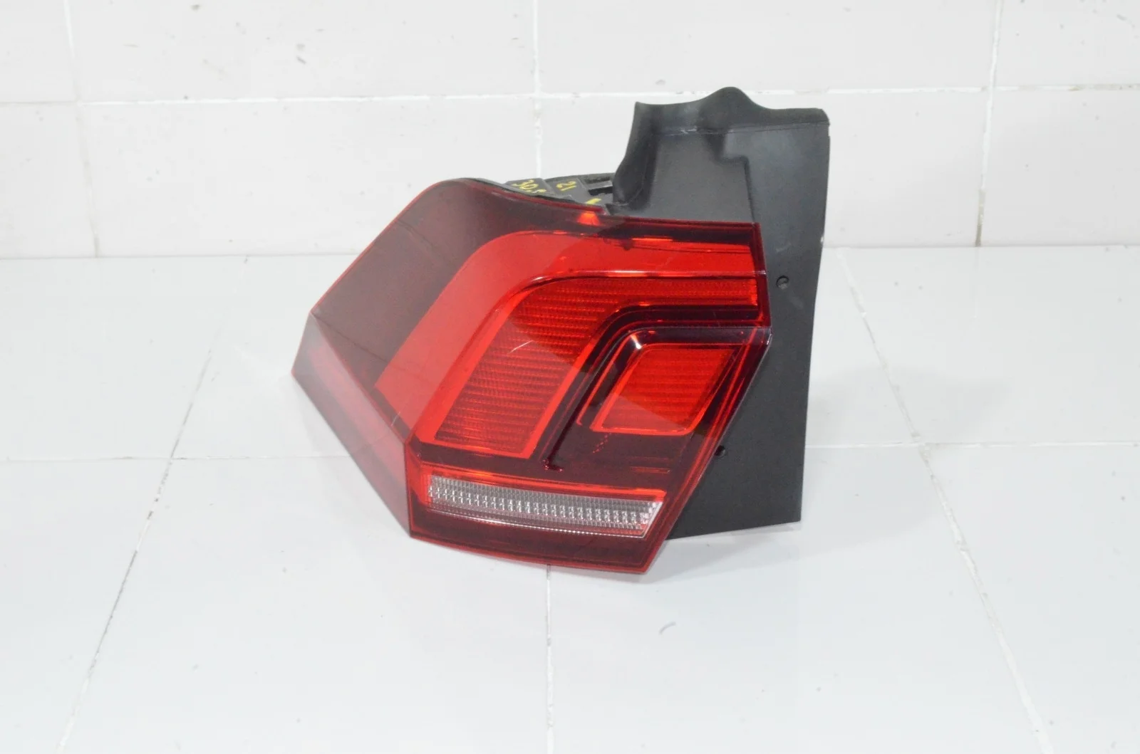 Фонарь VOLKSWAGEN TIGUAN 2016+ 5NA945095B 2, левый