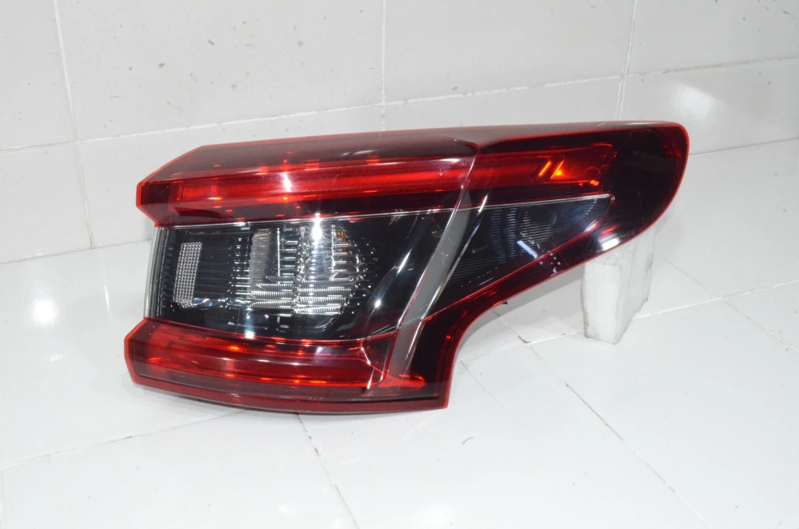 Фонарь NISSAN QASHQAI 2017+ 26550HV00A J11, правый